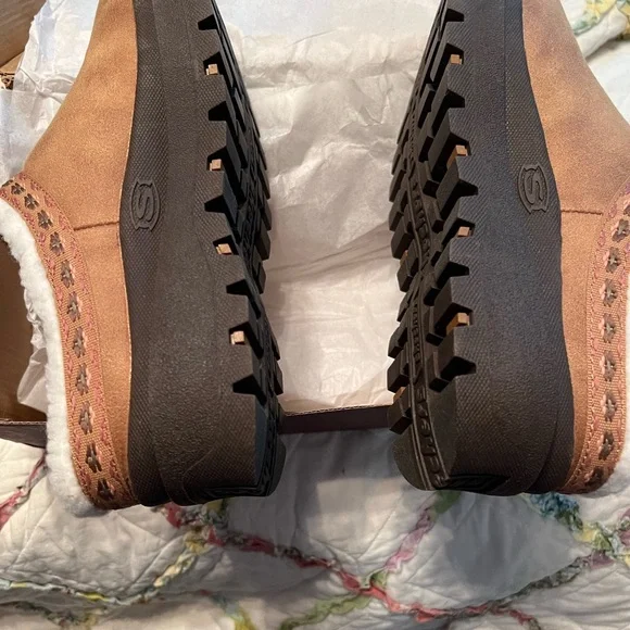 Skechers Tan Slip-On Shoes with Faux Fur Lining - Picture 4 of 8